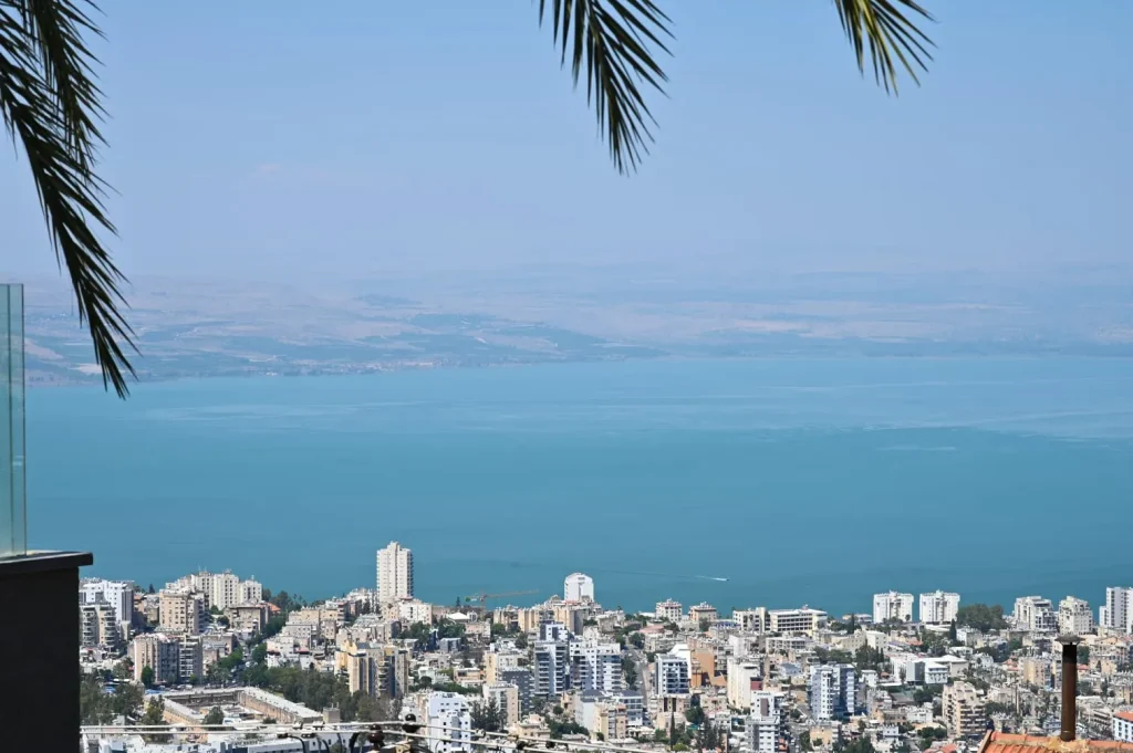 הנוף מתוך בית עזרא - בית טפולי לגמילה מהימורים