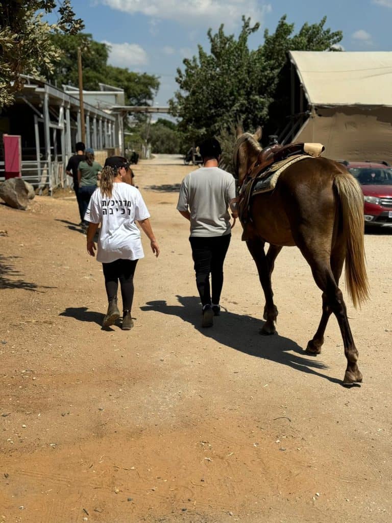 סדנת רכיבה על סוסיא בבית עזרא - בית טיפולי לגמילה מהימורים